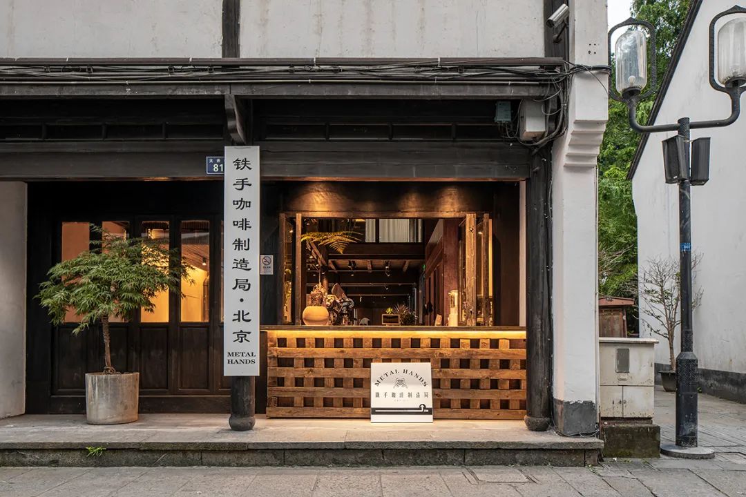 湘菜打破传统，让咖啡店的深圳餐饮空间设计中西合璧